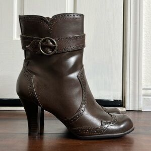Mudd Elisa Ankle Boots Brown Block Heels Zip Wingtip Straps Buckle 9.5 M Y2K VTG